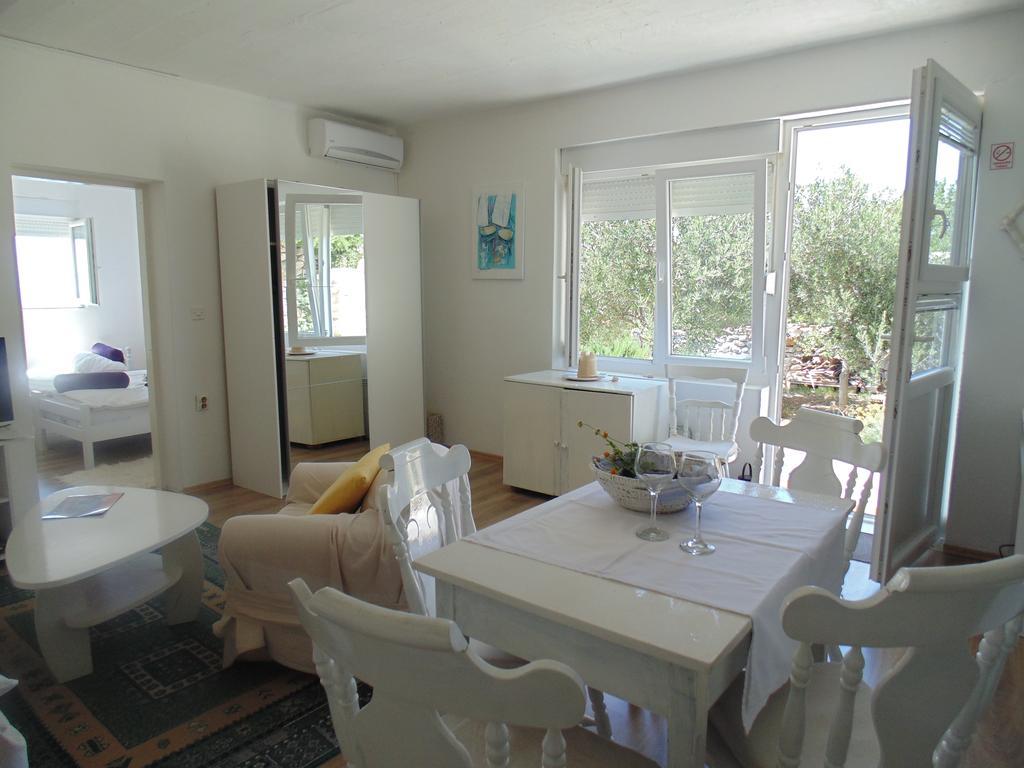 Apartment Croatia Art ตราสนิสเซ ภายนอก รูปภาพ